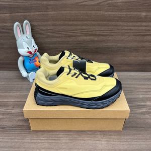 Sneakers rétro pour hommes de créateur, respirantes, à bout fermé, décontractées, blanches et grises, avec empeigne en filet, imperméables, pour l'extérieur - Product Image 3