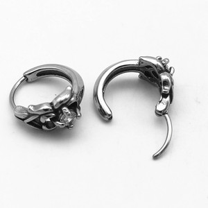 Pendientes florales con clip yunnique de acero inoxidable con engaste de diamantes blancos, regalo para mujer - Product Image 3