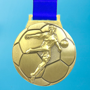 Cinta personalizada con cuello en V, Medalla de la <span class=keywords><strong>liga</strong></span> de fútbol de fantasía y abrebotellas, artesanías de Metal con diseño de campo de fútbol - Product Image 1