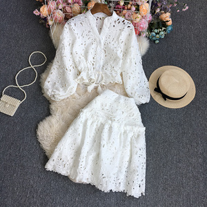 Conjunto de 2 piezas casual de moda para mujer: Camisa de manga larga de color liso con encaje, cuello alto y lazo en la cintura, y falda tipo A con diseño hueco. - Product Image 5