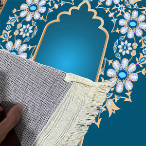 Tapis <span class=keywords><strong>de</strong></span> prière portable conçu sur mesure pour adultes, tapis en polyester épais et moelleux à pampilles direct d'usine pour l'islam et les musulmans turcs - Product Image 2