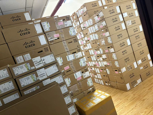 สวิตช์ CiscoS C9300X-24Y-A ใหม่เอี่ยม, พอร์ต Gigabit Ethernet 24 พอร์ต, รุ่น C9300X-24Y-E, บรรจุภัณฑ์ครบชุด - Product Image 3