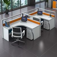 Poste de travail moderne en bois pour 4 personnes avec cloison, éco-responsable, convertible, extensible et modulaire