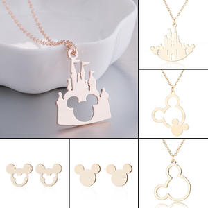 Collana con Ciondolo Iniziale a Forma di Castello per Bambini in Acciaio Inossidabile, Catena Figaro Vintage in Oro, Argento e Oro Rosa, Resistente allo Sbiadimento - Product Image 3