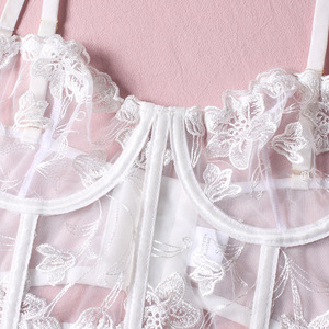 Set Intimo in Pizzo Ricamato <span class=keywords><strong>Bianco</strong></span> con <span class=keywords><strong>Reggiseno</strong></span> a Fascia e Slip, Vendita all'Ingrosso di Lingerie <span class=keywords><strong>Trasparente</strong></span> in Rete - Product Image 4