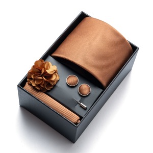 Fornitura Diretta dalla Fabbrica: Cravatta in Poliestere da Uomo con Fazzoletto Quadrato, Gemelli e Spilla, in Confezione <span class=keywords><strong>Regalo</strong></span>, Accessori per Matrimonio e per la Nuova Moglie - Product Image 5