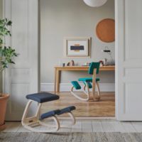 Chaise ergonomique à genouillères avec dossier et siège rembourré, tabouret à bascule pour genoux, pour une posture active et corrigeante, idéale pour la maison, le bureau et le bar.