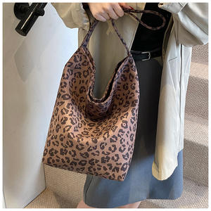 Bolso de hombro con estampado de leopardo de estilo europeo y americano, estampado personalizado, súper llamativo al salir - Product Image 2