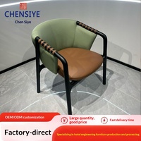 Chaise de salle à manger minimaliste moderne italienne en bois de frêne massif, fauteuil en cuir de selle pour usage domestique, chaise de salon en mousse haute élasticité