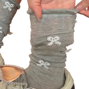 Calcetines de punto hasta la pantorrilla, color gris, antideslizantes, informales, para adultos y jóvenes de 18 a 40 años, absorbentes del sudor y resistentes a los olores - Product Image 3