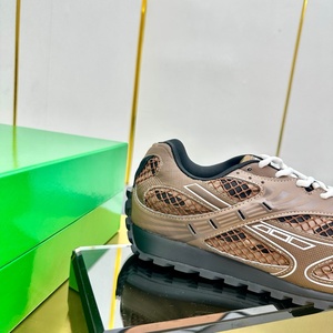 Zapatos Deportivos de Alta Gama con Logotipo Marrón y Cordones, Zapatos para Hombre Diseñados por un Diseñador Experto, Zapatos de Malla Transpirable - Product Image 6