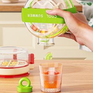 Bouteille d'eau multifonctionnelle en PP/PET de 500 ml avec moule à glaçons créatif à libération sans contact par pression et paille intégrée - Product Image 6