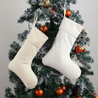 Chaussettes de Noël en lin brodé personnalisées avec monogramme, style scandinave, pour décorer la cheminée