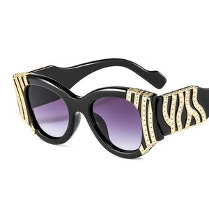 Lunettes de soleil pour femmes, style INS, dernières tendances, monture métallique, perles, surdimensionnées, marque de luxe 2024 - Product Image 2