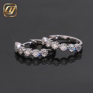 Boucles d'oreilles créoles de luxe en argent 925 plaqué rhodium avec moissanite ronde sertie griffe, bijoux de mariage pour femme - Product Image 2