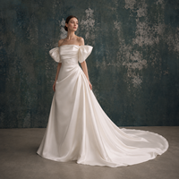 Robe de mariée plissée en satin sans bretelles avec dentelle, manches courtes, froncée, coupe trapèze, mini, traîne chapelle, couleur et taille personnalisables, design dos nu