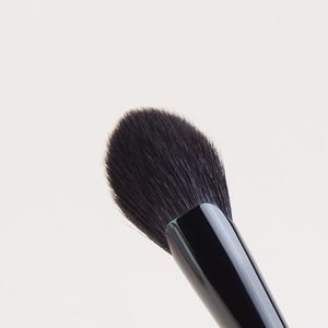 Brocha de maquillaje individual de pelo de cabra XGF, Etiqueta Privada, pelo Natural en forma de corazón, mango negro, brocha multifuncional para colorete de alto brillo - Product Image 2