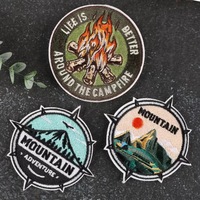 Patchs thermocollants personnalisés brodés à la main pour vêtements, thème camping et montagne, en sergé de polyester pour chapeaux