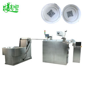 Système de marquage laser UV entièrement automatique pour bouchons de bouteilles, avec collecte, détection et tri des codes QR, pour les industries cosmétiques, alimentaires et des boissons - Product Image 1