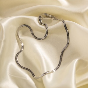 Collana J&D Retro Impermeabile Minimalista con Catena a Serpente Sottile 4mm in Acciaio Inossidabile Placcato Argento - Product Image 4