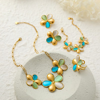 Parure de bijoux florale plaquée or inaltérable : collier, boucles d'oreilles, bracelet, bague – Ensembles de mariée pour mariage – Vente directe usine