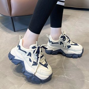 Chaussures de sport légères pour femmes en PU à lacets, semelle épaisse, pour le tennis, le jogging, la gym et la marche - Product Image 2