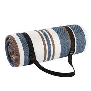 Tapis de pique-nique Doormate rectangulaire, imperméable, toutes saisons, couverture d'extérieur avec sangle de transport - Product Image 1