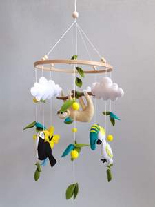 Loro juguetes móvil selva animales amigos cacatúa camaleón perezoso tucán bebé cuna móvil suave juguete colgante con aro de madera - Product Image 4