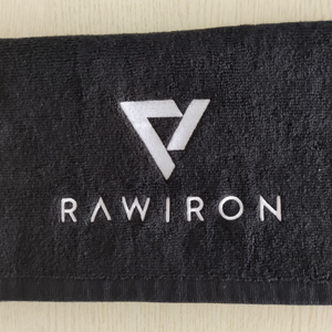 Toalla de Gimnasio Deportiva de Felpa Gruesa 100% Algodón con Logo Bordado Personalizado en Colores Blanco y Negro - Product Image 5