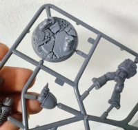 Ensemble de Figurines de Jeu de Guerre 40K Personnalisées Non Peintes en PVC, Maquettes Militaires sur Grappe, Jouet de 5 cm, Miniatures de Bonne Qualité aux Détails Soignés, Animal
