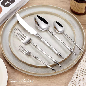 <span class=keywords><strong>Set</strong></span> di <span class=keywords><strong>Posate</strong></span> da Tavola in Acciaio Inossidabile 18/8 Dorato di Alta Qualità per Matrimoni e Hotel - Collezione All'ingrosso - Product Image 4