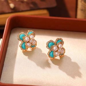 Pendientes de Perlas con Incrustaciones de Turquesa Elegantes de Alta Gama para Mujer, Estilo Chino Nuevo, Flor de Cuatro Hojas, Cuatro Dimensiones, a la Moda - Product Image 5