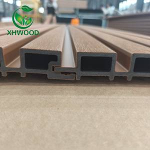 Revêtement mural WPC co-extrusion de haute qualité Panneau cannelé à lattes composites <span class=keywords><strong>en</strong></span> bois et plastique pour panneau de conception extérieure - Product Image 2