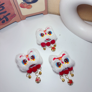 Lindo Broche Colgante de Peluche con Diseño de León Danzante <span class=keywords><strong>Yingbao</strong></span>, Muñeco de León de Peluche, Pin, Accesorio Decorativo para Mochila - Product Image 2