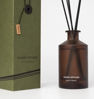 Diffuseur de parfum en verre givré unique Mescente Luxury avec bâtonnets en rotin et coffret cadeau