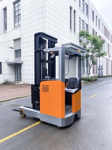 Carretilla Elevadora Retráctil de Tipo Sentado de 1500kg, 2000kg, 5m, 6m, 8m, 9m para Pasillos Estrechos - Product Image 1