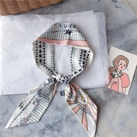 Écharpe Élégante avec Imprimé Étoile et Fleur Tendance, Utilisable comme Bandeau pour Cheveux ou Décoration de Sac pour Femme