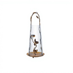 Porte-bougie au design admirable, en laiton et verre de qualité supérieure, pour accessoires de décoration de mariage. - Product Image 1