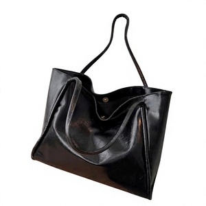 Sacs à main en cuir véritable pour femmes B.S INTERNATIONAL, fermeture à chaîne et fermeture éclair, ouverture supérieure, résistants à l'eau, avec éclairage nocturne, taille personnalisable - Product Image 2