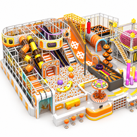 Structure de jeu intérieure personnalisée pour enfants : piscine à balles, toboggan en spirale, tunnel d'escalade, trampoline, carrousel