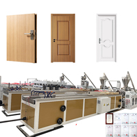 Extrudeuse de panneaux de porte en WPC produisant des panneaux sans granulés mélangés ni défauts de taches blanches