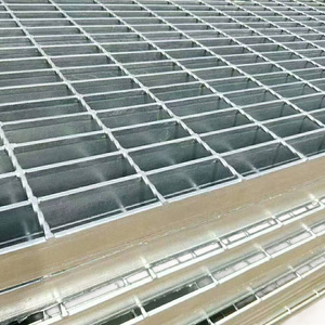 Grille <span class=keywords><strong>en</strong></span> <span class=keywords><strong>acier</strong></span> galvanisé à chaud antidérapante haute résistance pour passerelles de plateformes et couvertures de drainage - Product Image 3