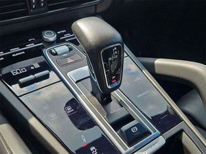 <span class=keywords><strong>Porsche</strong></span> <span class=keywords><strong>Cayenne</strong></span> E-Hybrid Turbo S SUV d'<span class=keywords><strong>occasion</strong></span> 2024 : Économique et Performant - Product Image 4