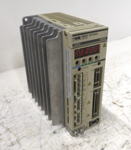 Variateur de fréquence AC <span class=keywords><strong>HP</strong></span> PLC R88D-WT04H 054 200-230 VAC 400W 28A 04kW - Product Image 1