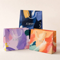 Sac de shopping en papier artistique de luxe avec logo personnalisé, avec poignée, pour l'emballage de cadeaux de soins de la peau, usine de production tout-en-un.