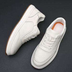 Zapatillas de Cuero para Hombre, Estilo Casual, de Cuero Genuino, Color Negro y Blanco - Product Image 3