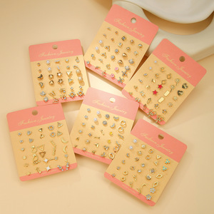 Juego de pendientes de joyería de moda, pendientes de aleación de zinc para mujer, diseño simple y elegante con formas geométricas de corazón de flor - Product Image 1