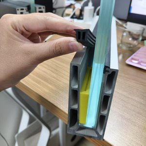 Barandilla de Vidrio sin Marco con Canal en U de Aluminio A10 para Villa Moderna, Estilo DIY - Product Image 2