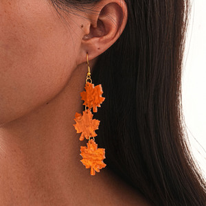 Orecchini pendenti da donna in acrilico con foglie di acero floreali, gioielli alla moda - Product Image 5