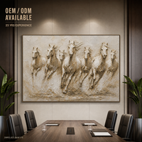 Cuadro en relieve texturizado hecho a mano con caballos a galope en color crema marfil, arte de pared para el fondo de la recepción de un hotel, personalizado